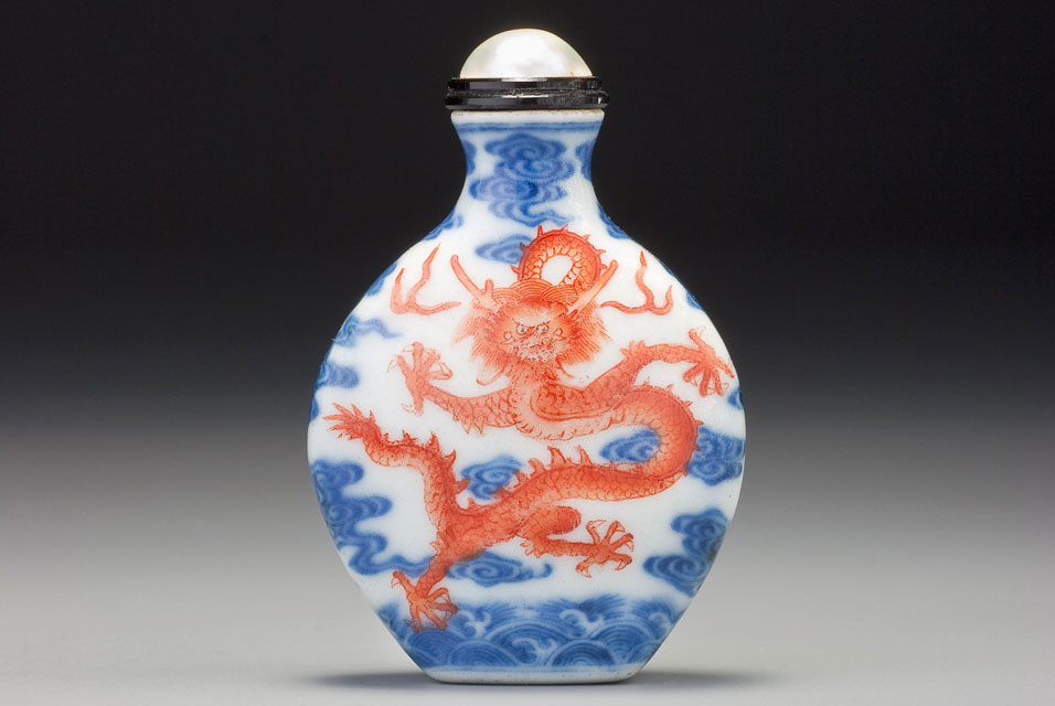 http://www.allartnews.com/wp-content/uploads/2010/02/An-iron-red-and-underglaze-blue-porcelain-dragon-snuff-bottle.-Imperial-kilns-Jingdezhen-17361795.jpg