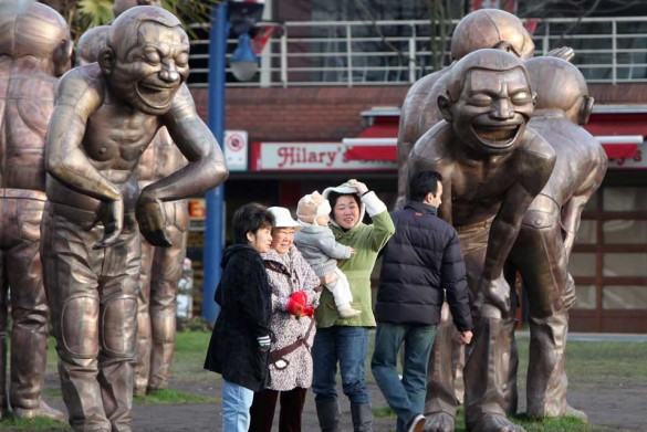 A maze ing Laughter by Yue Minjun 585x391 Biennale and Other Cultural Institutions in Vancouver to Welcome Olympic Games Visitors