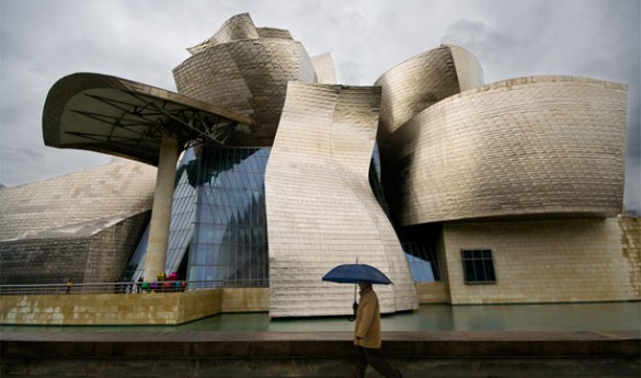 Guggenheim Bilbao 585x345 Former Guggenheim Bilbao Finance Chief Sentenced for Thefts