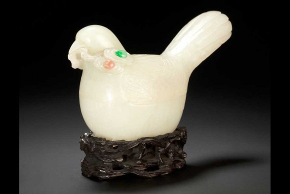 A rare white jade and hardstone inset magpie box and cover Qianlong period 580x388 Once in a Lifetime Jade Collection Sells for 2.3 Million Pounds at Bonhams