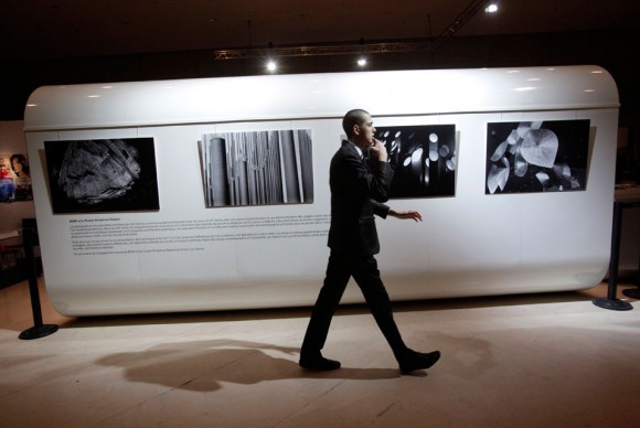 A man visit the Paris Photo exhibition in Paris France 580x388 An Excellent Year: 14th Edition of Paris Photo Turned the Spotlight on Central Europe