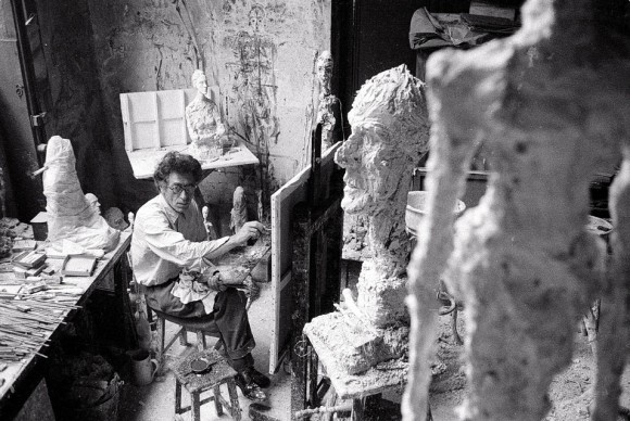 Photo Ernst Scheidegger © Neue Zürcher Zeitung 2010 580x388 Art Historian Michael Peppiatt Writes About Giacomettis Studio in New Book