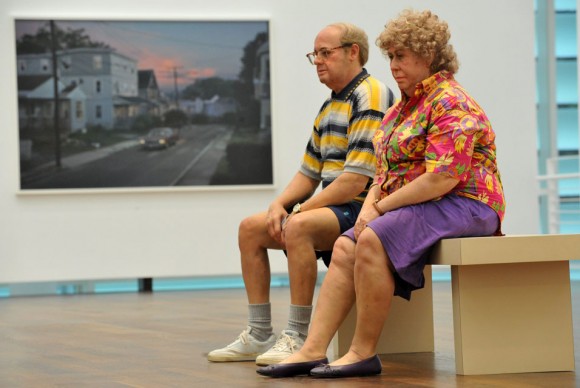 A view of a pair of life size figures Old couple on a bench by US artist Duane Hanson 580x388 Uncanny Realities Exhibition of Sculptures and Photographs at Museum Frieder Burda