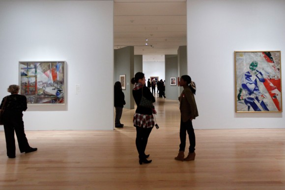 People attend the exhibit Paris Through the Window Marc Chagall and His Circle 580x388 Marc Chagall in Paris During the Early 20th Century at the Philadelphia Museum of Art