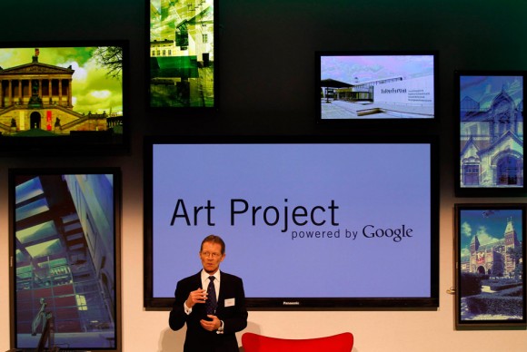 Tate Britain gallery director Nicholas Serota speaks during the launch of the Googles Art Project website 580x388 Google Offers Virtual Tours of 17 of the Top Museums Using Street View Technology