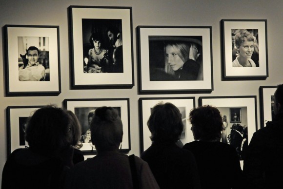 Visitors look at pictures during the opening of the exhibition Zeitgeist 580x388 Zeitgeist and Glamour: the Decades of the Jet Set at the NRW Forum in Dusseldorf