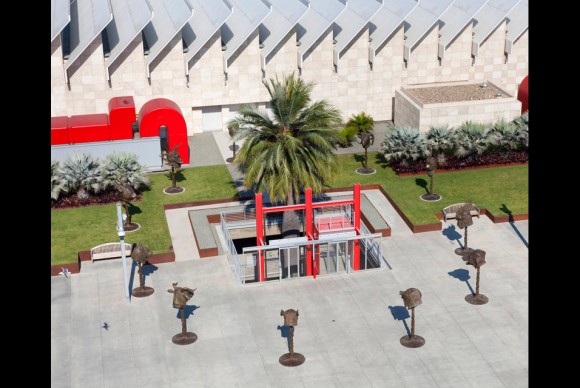 An overhead view of the installation of artist Ai Weiweis Circle of AnimalsZodiac Heads 580x388 Chinese artist Ai Weiwei wins fans in L.A. with Los Angeles County Museum of Art exhibition