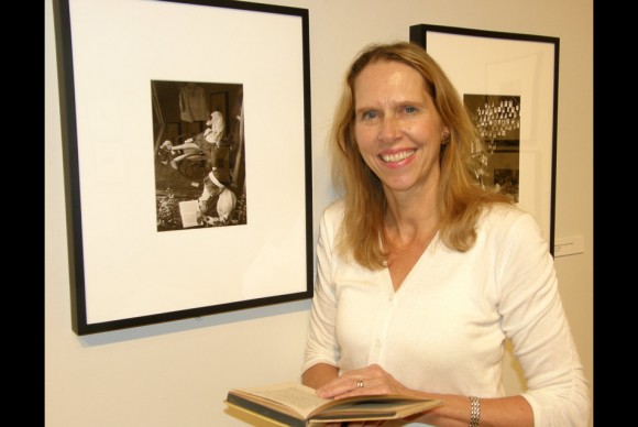 Kem Sawyer of Washington DC visiting the Academy Art Museum in Easton 580x388 Subject in Kertész photograph discovers herself in image at Academy Art Museum exhibition