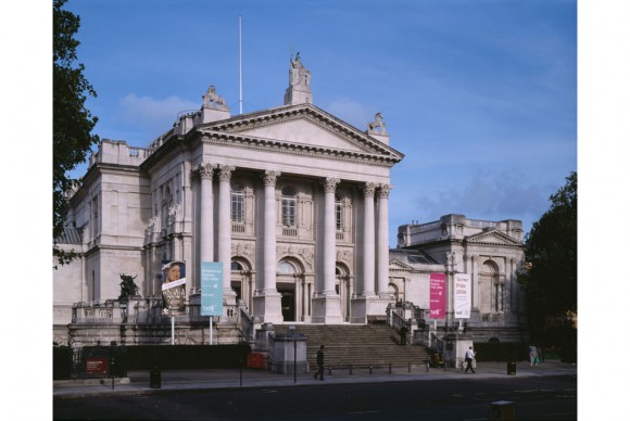 Tate Britain © Tate Photography 580x388  Britains Tate Gallery pulls naked girl prints by paedophile artist Graham Ovenden