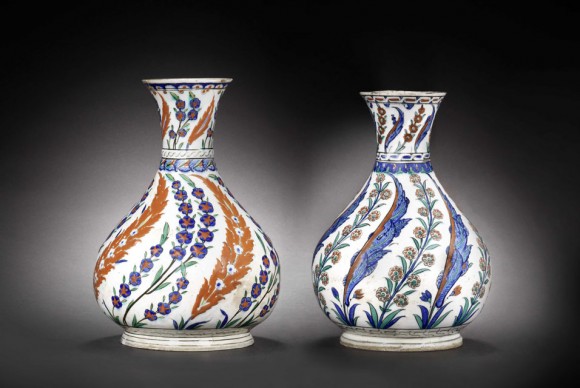 Two rare Iznik bottles from the golden age of the Ottoman Empire sold at Bonhams Indian and Islamic sale today 580x388  World record at Bonhams in London for a bottle from the golden age of the Ottoman Empire