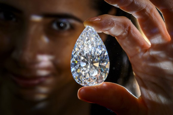 A model holds a pear shaped perfect D color Type IIA Flawless clarity diamond weighing 101.73 carats 580x388 Christies in Geneva to offer one of the largest pear shaped diamonds known to date